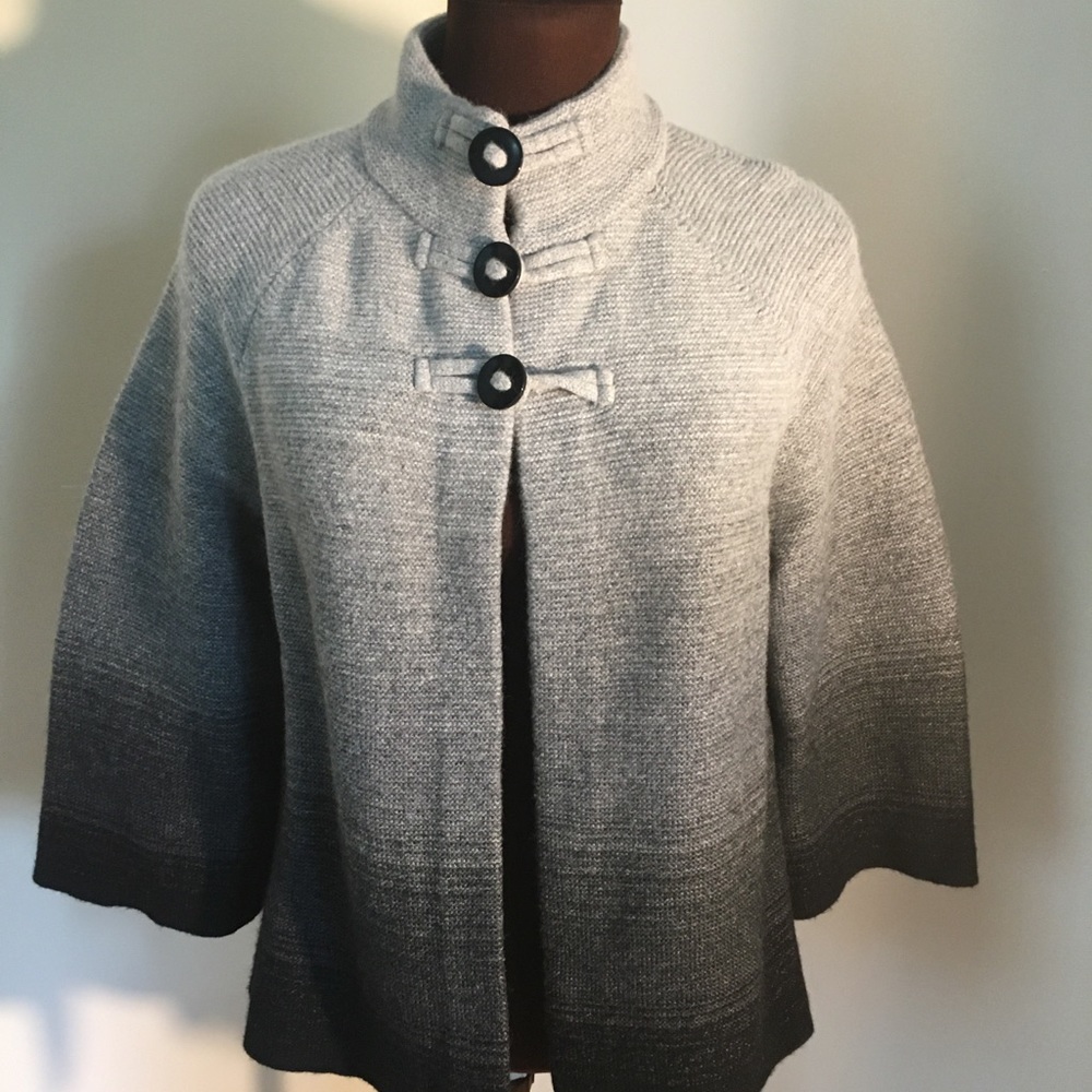 EUC Jones NY signature button cape w/sleeves